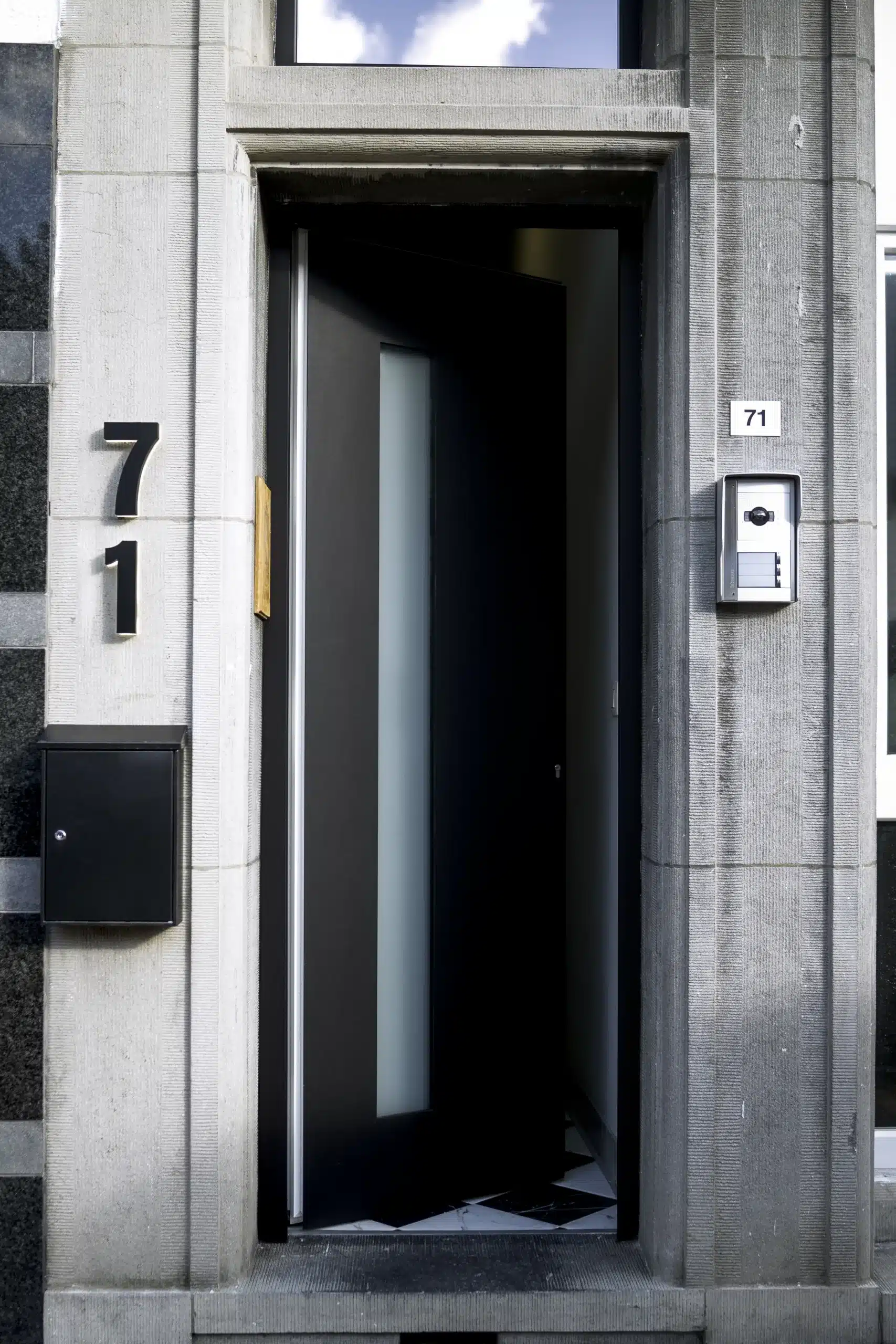 Porte PVC noir kommerling